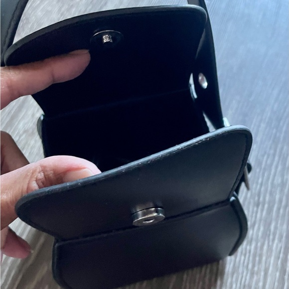 NWOT SUPER CUTE SQUARE UNIQUE BAG FOR GOING OUT! - Picture 4 of 7